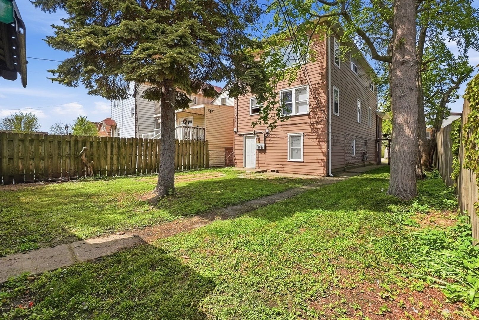 10633 South Avenue M Chicago IL 60617