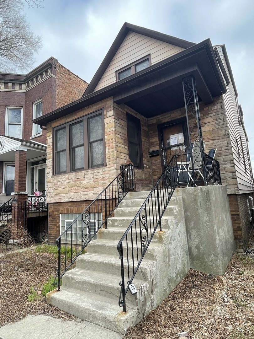 3246 North Richmond Street Chicago IL 60618
