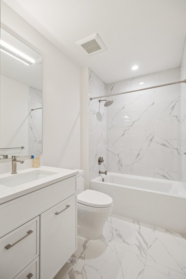 2323 North Lister Avenue Chicago IL 60614