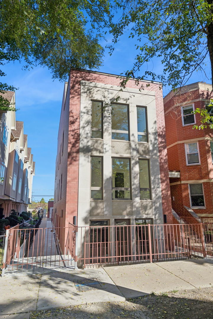 2323 North Lister Avenue Chicago IL 60614