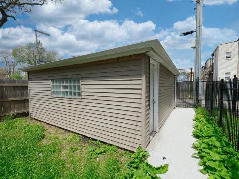 4906 West Erie Street Chicago IL 60644
