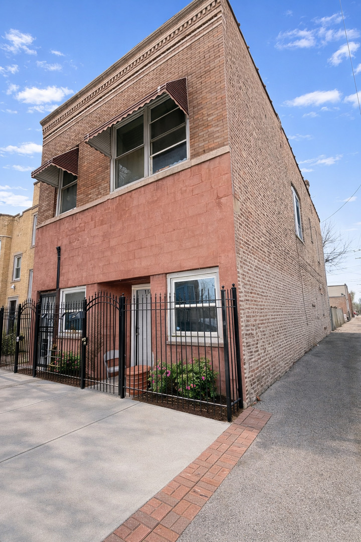 1142 North Monticello Avenue Chicago IL 60651