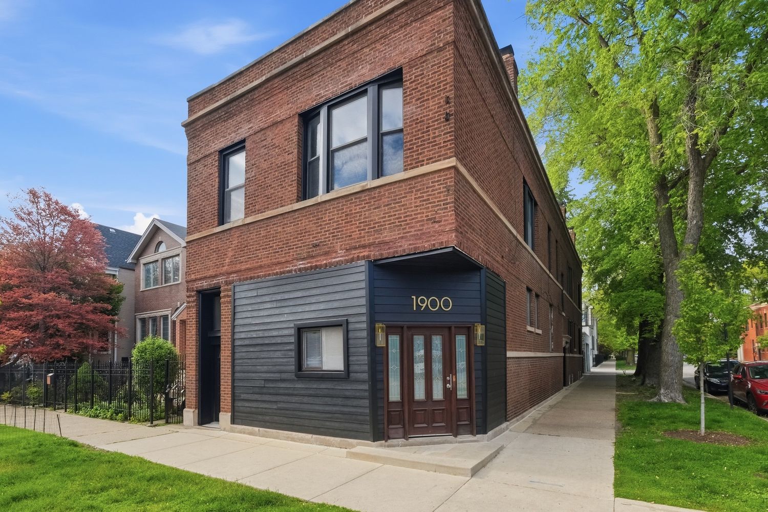 1900 West Oakdale Avenue Chicago IL 60657