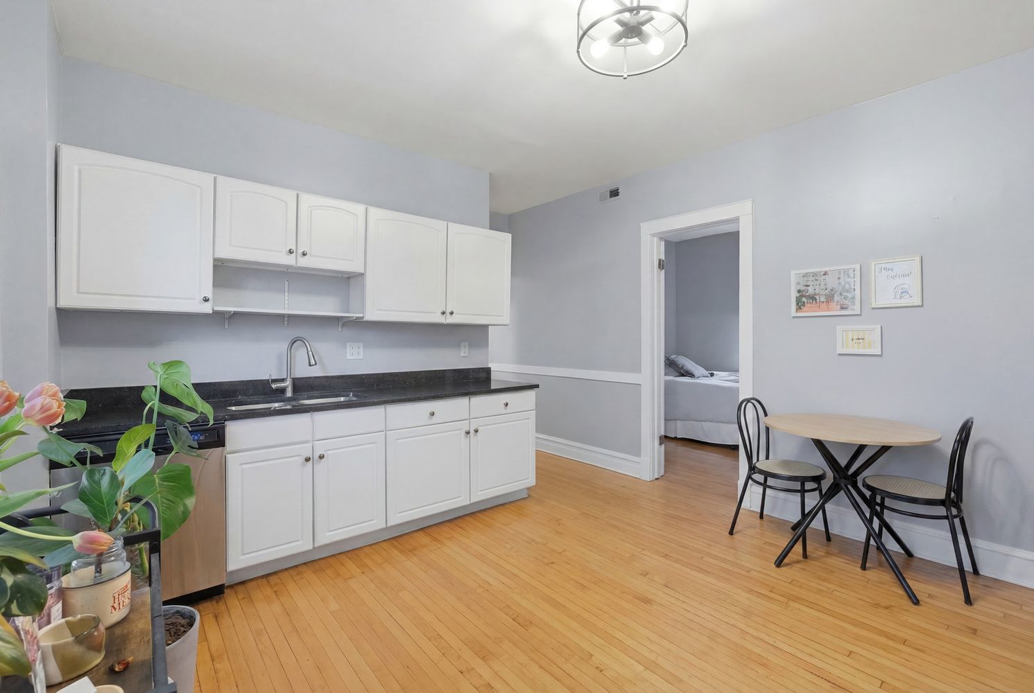 1900 West Oakdale Avenue Chicago IL 60657