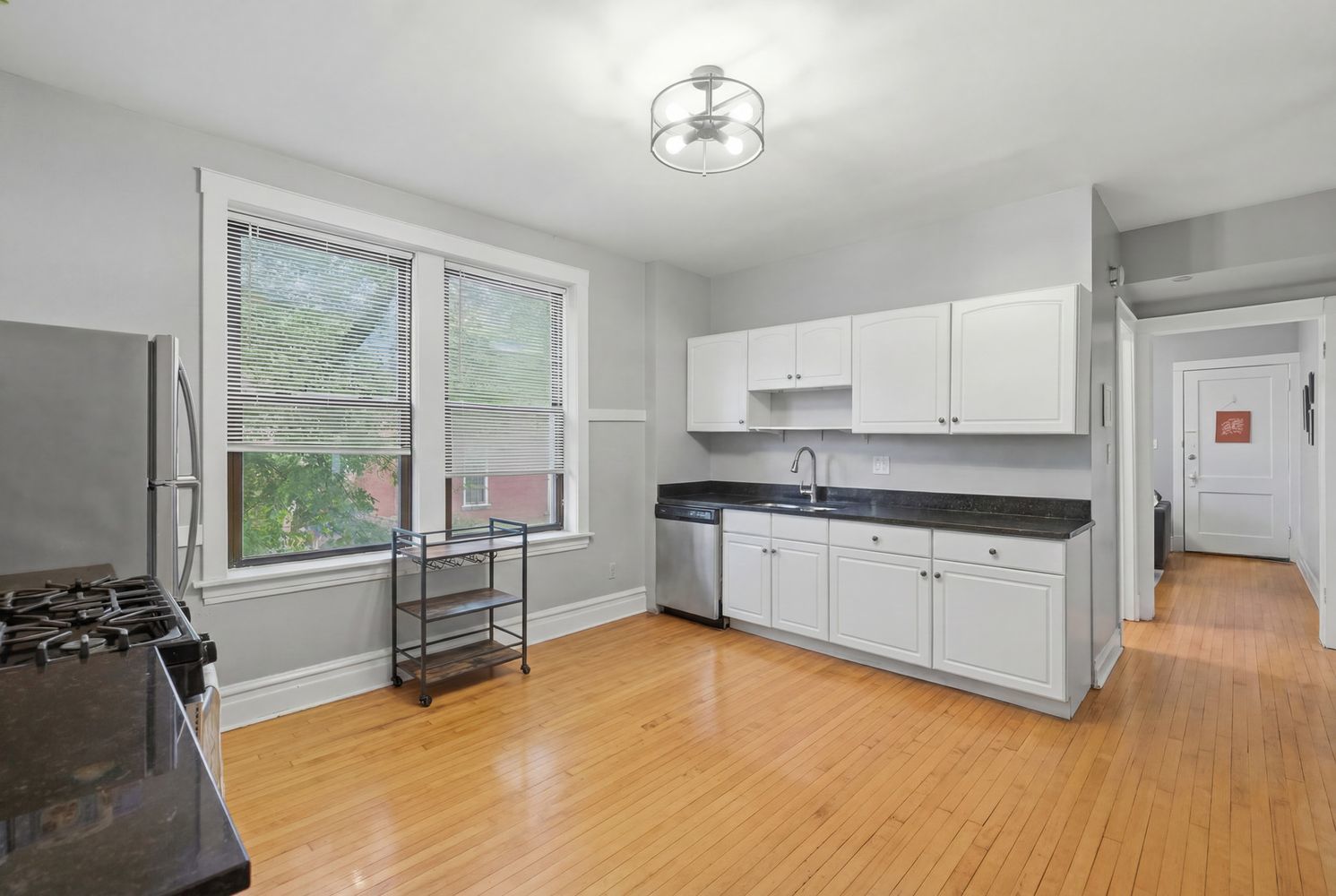 1900 West Oakdale Avenue Chicago IL 60657
