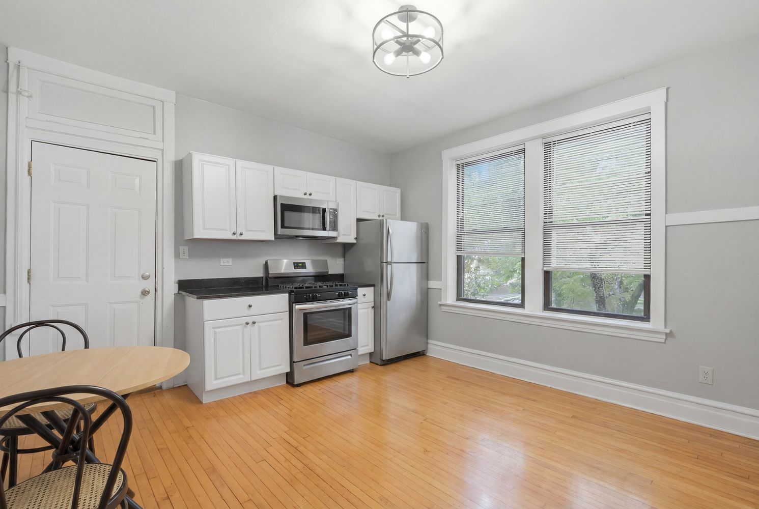 1900 West Oakdale Avenue Chicago IL 60657
