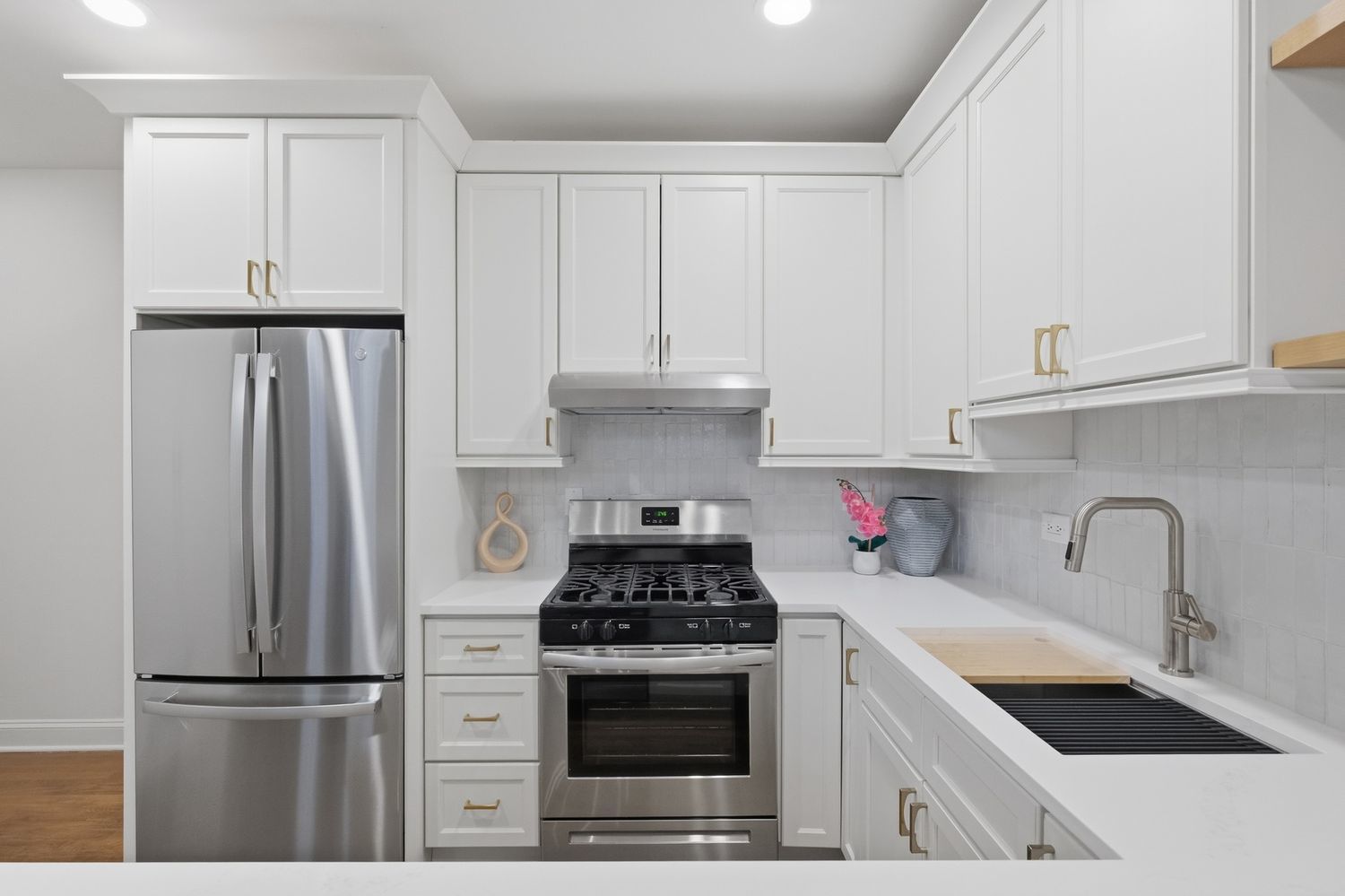 1900 West Oakdale Avenue Chicago IL 60657
