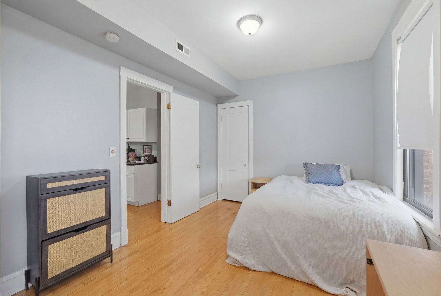 1900 West Oakdale Avenue Chicago IL 60657