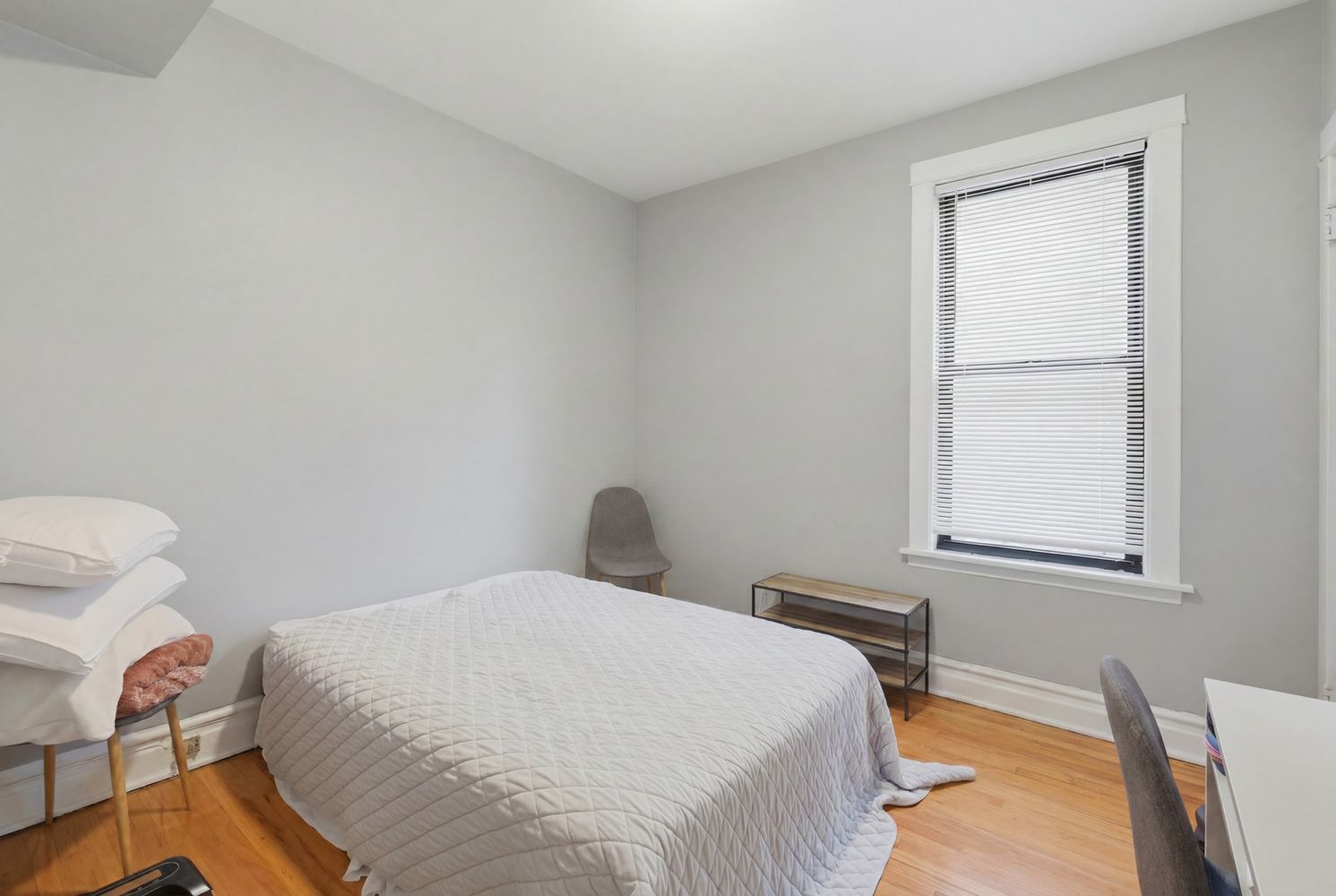 1900 West Oakdale Avenue Chicago IL 60657