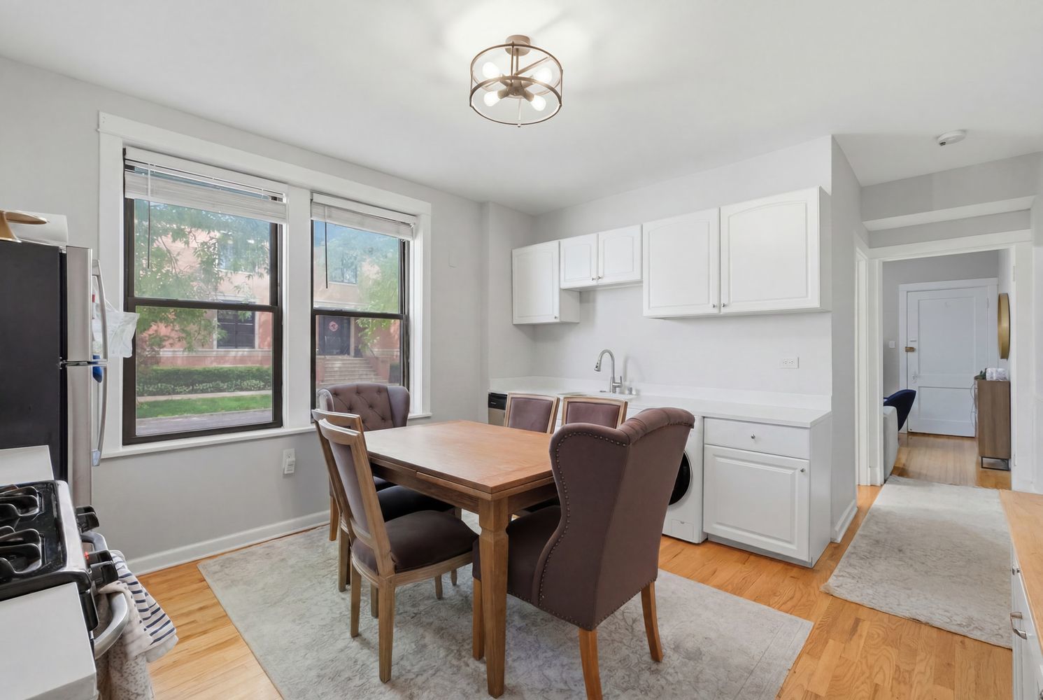 1900 West Oakdale Avenue Chicago IL 60657