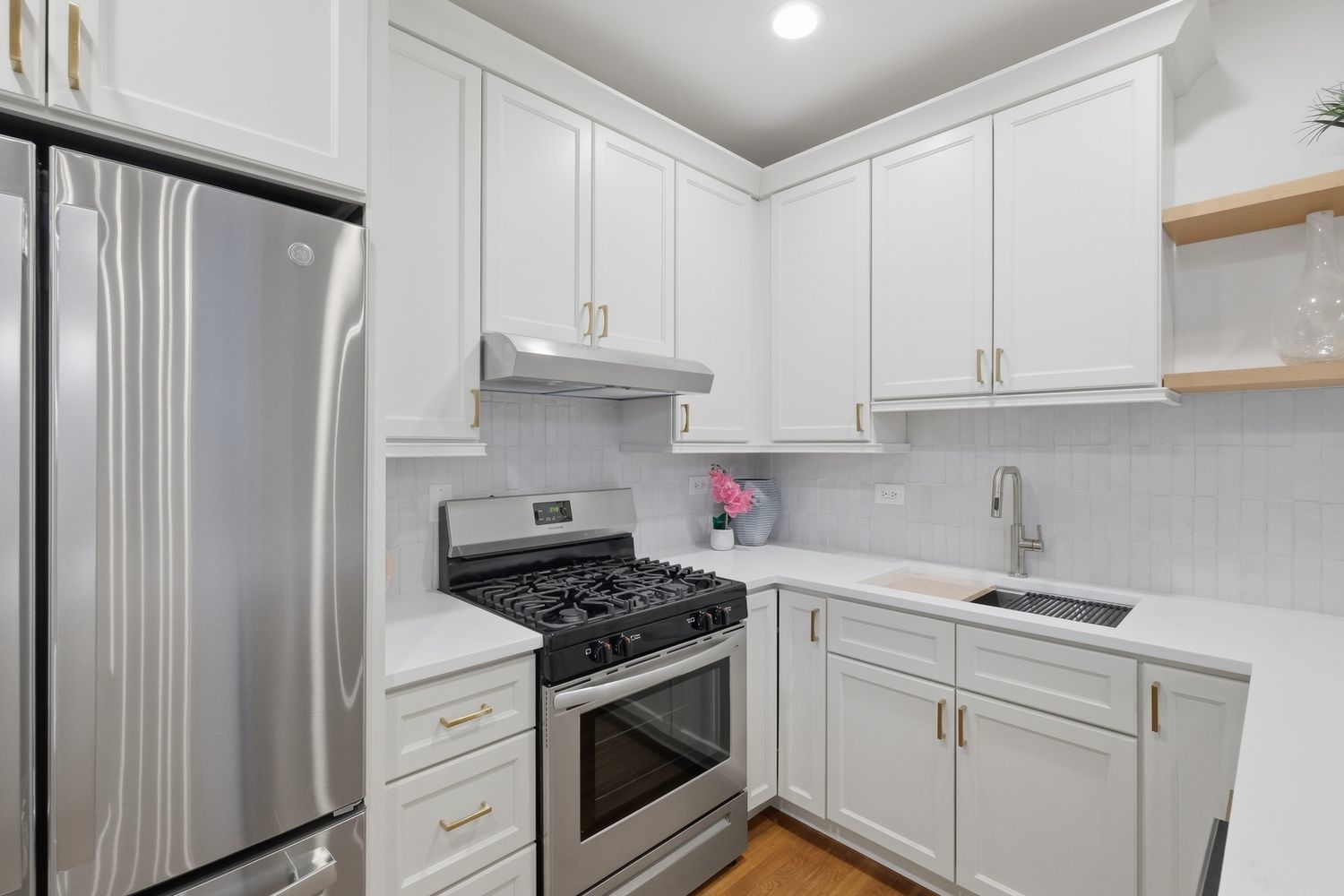 1900 West Oakdale Avenue Chicago IL 60657