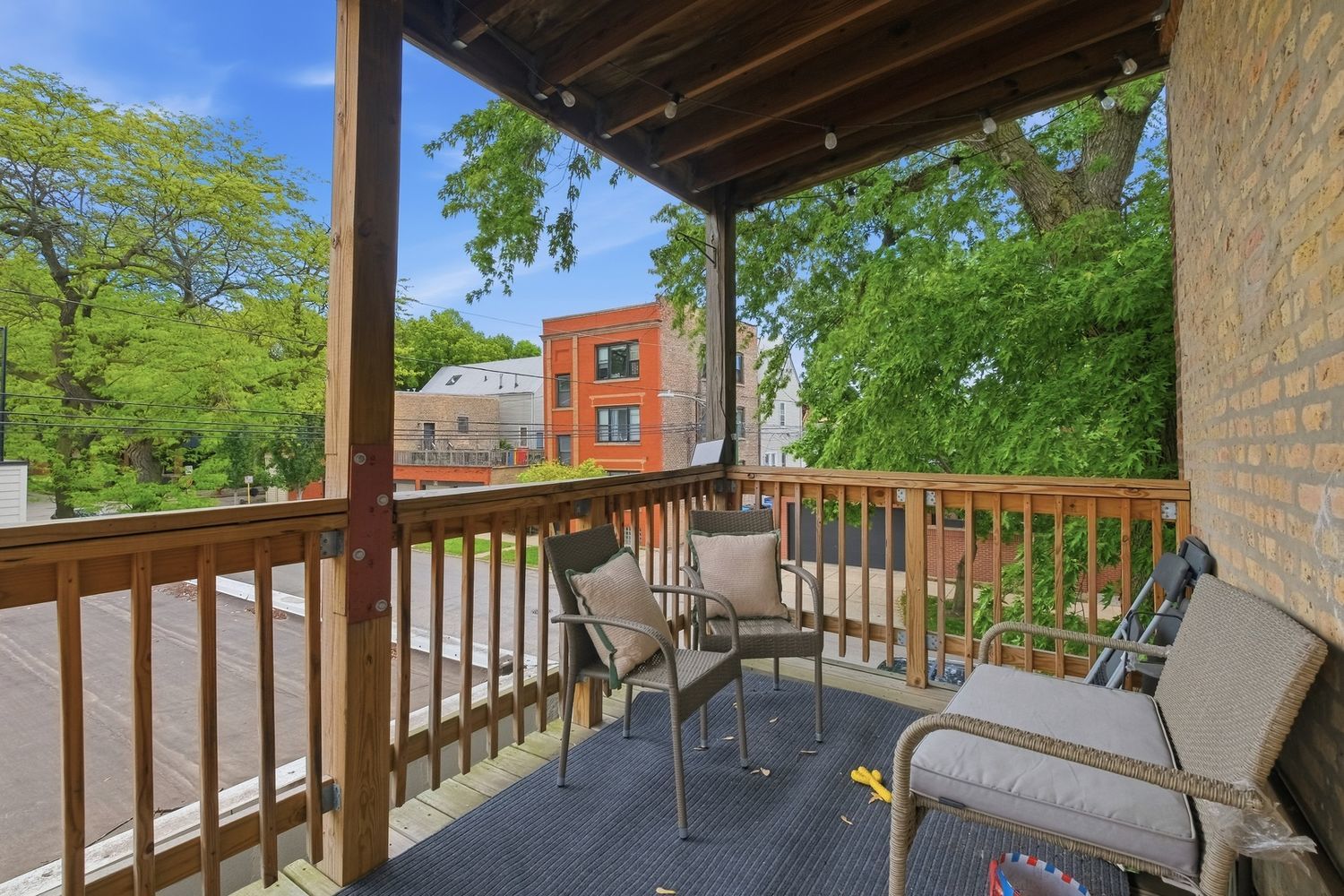 1900 West Oakdale Avenue Chicago IL 60657