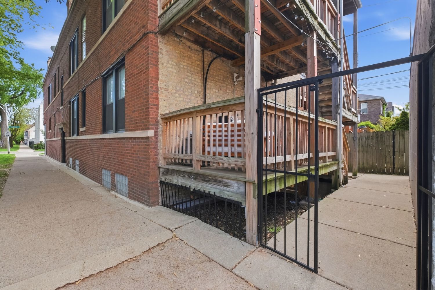 1900 West Oakdale Avenue Chicago IL 60657