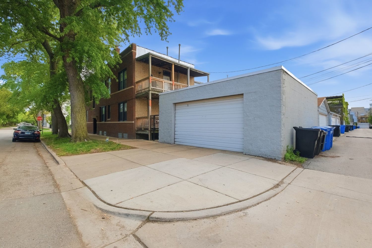 1900 West Oakdale Avenue Chicago IL 60657