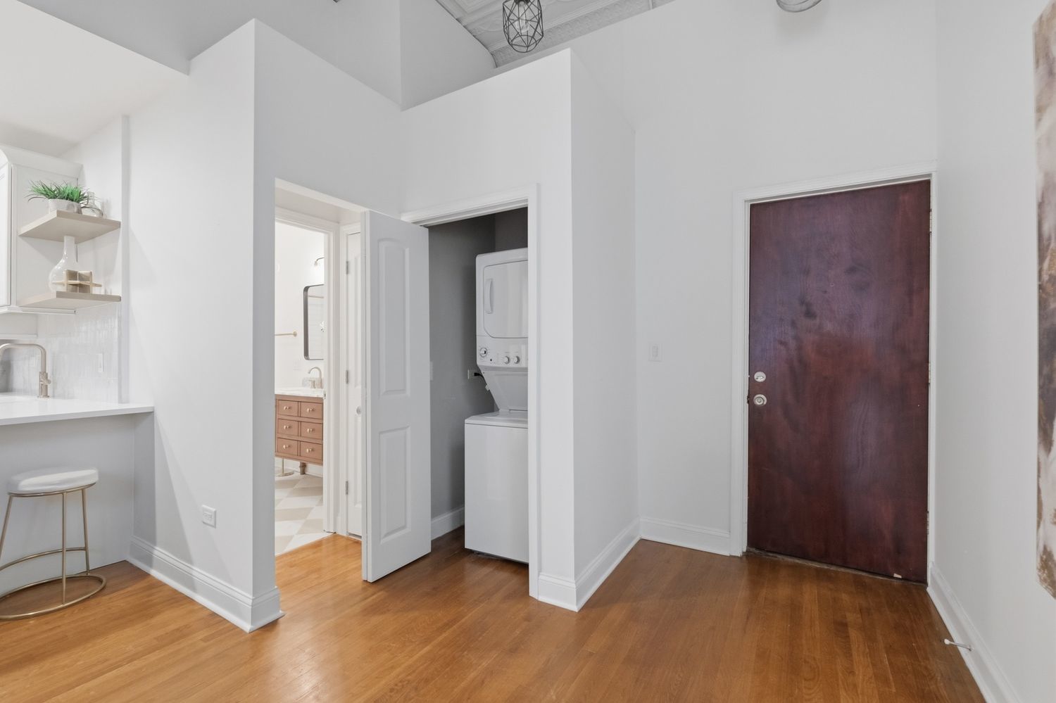 1900 West Oakdale Avenue Chicago IL 60657