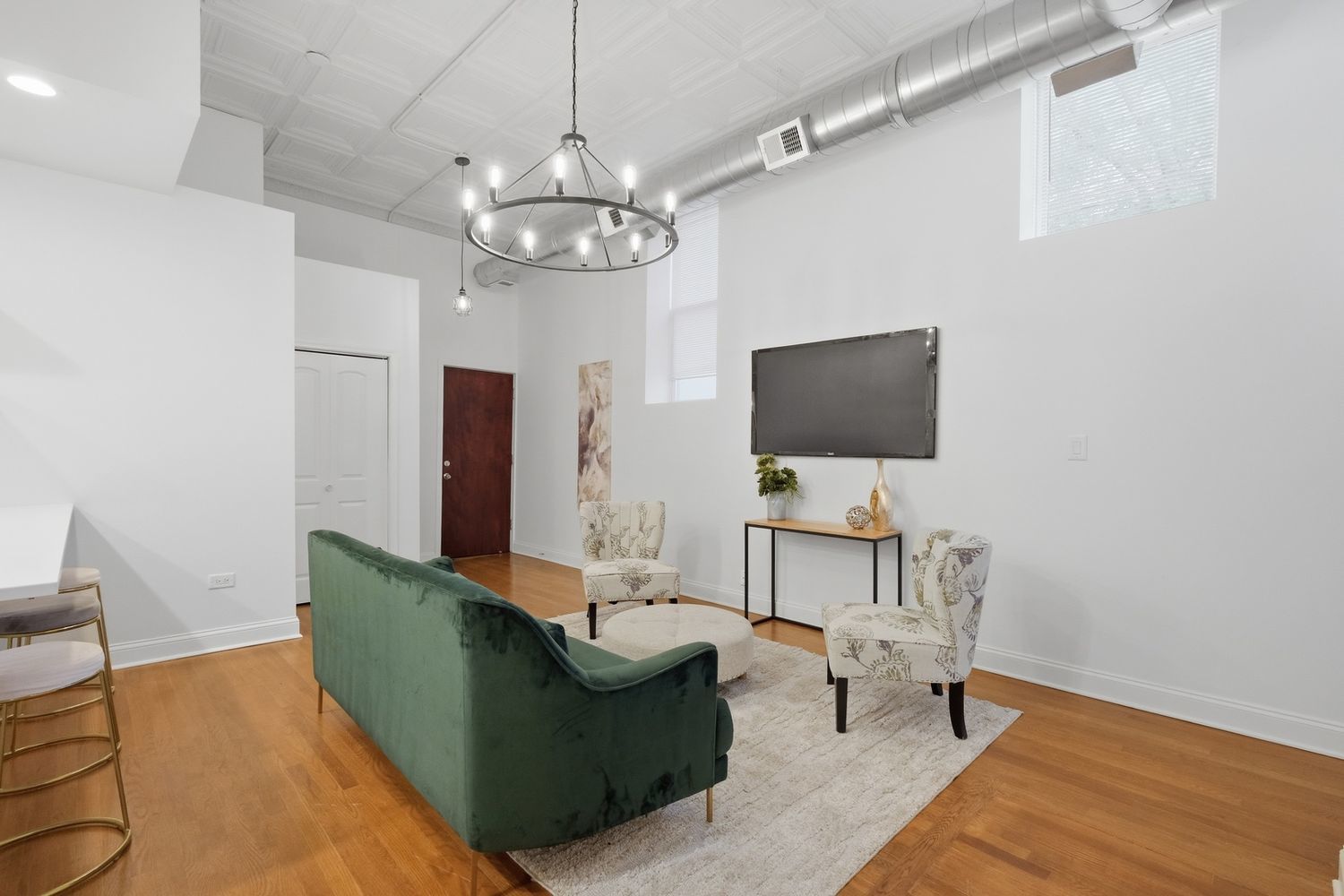 1900 West Oakdale Avenue Chicago IL 60657