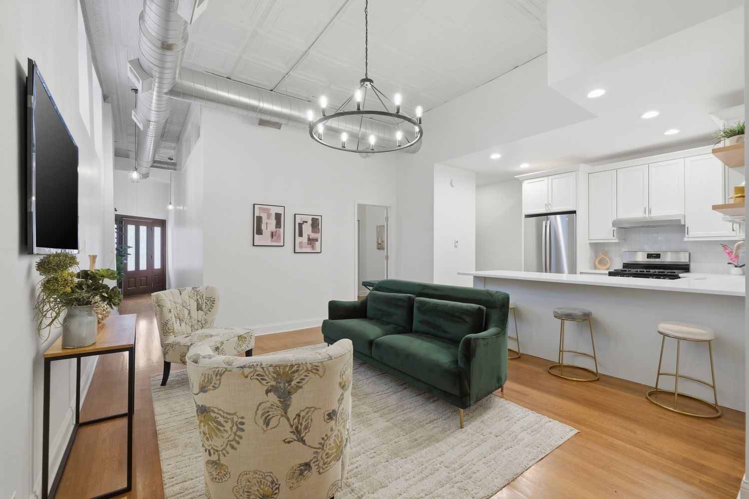 1900 West Oakdale Avenue Chicago IL 60657