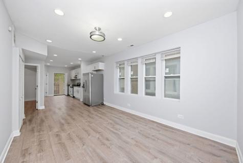 7724 South Essex Avenue Chicago IL 60649