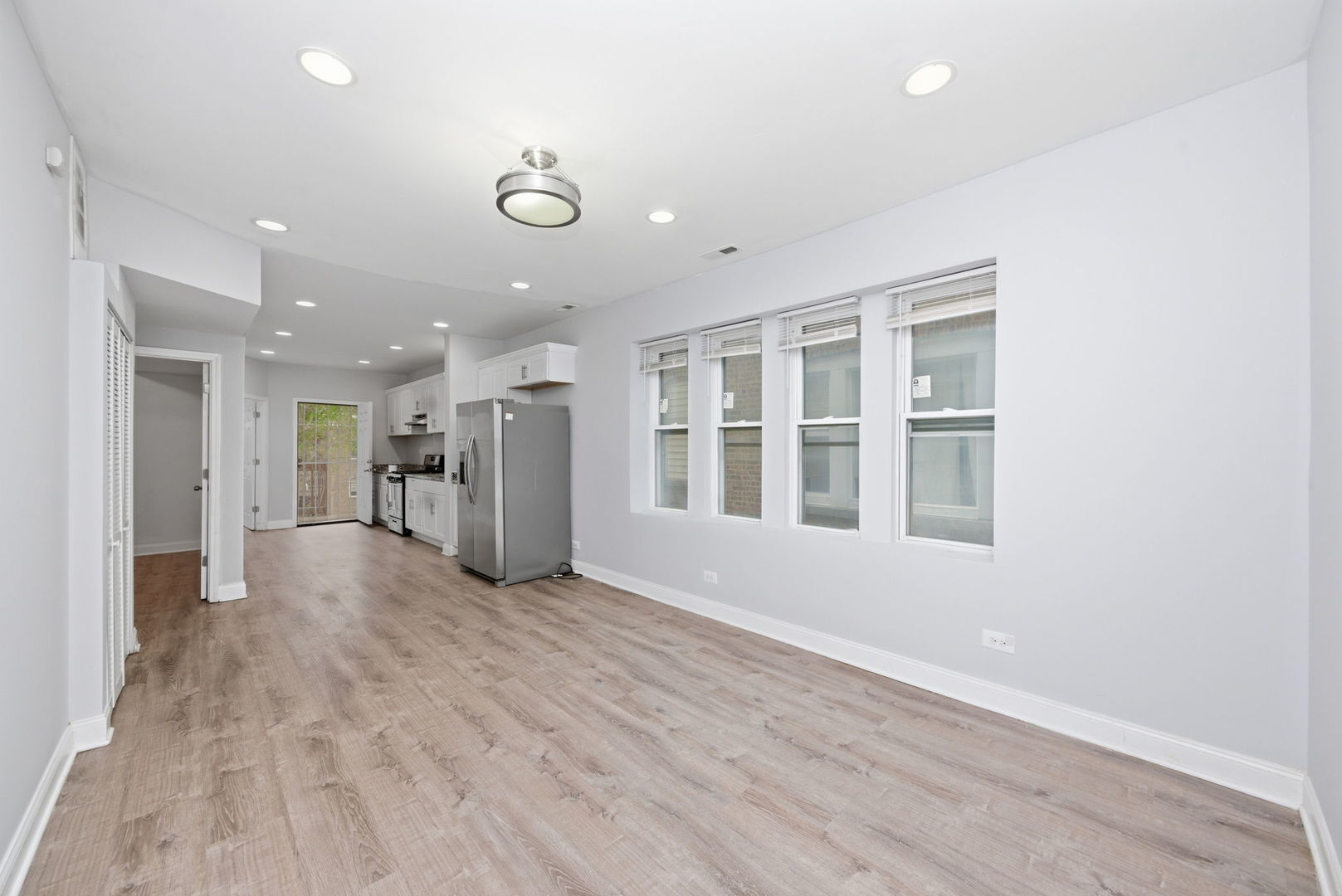 7724 South Essex Avenue Chicago IL 60649