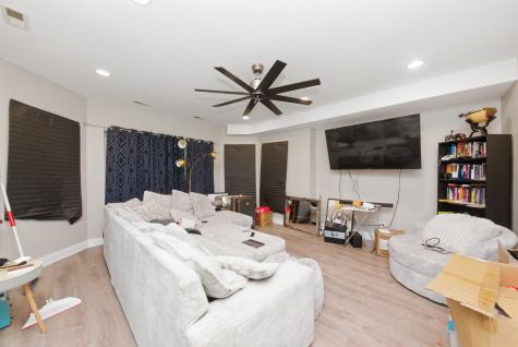 7724 South Essex Avenue Chicago IL 60649
