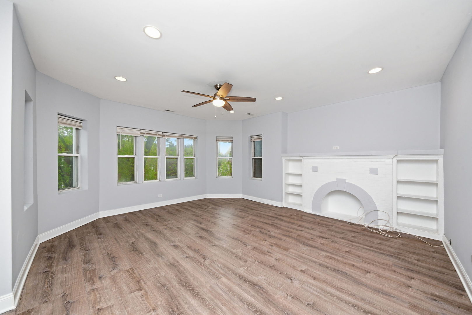 7724 South Essex Avenue Chicago IL 60649