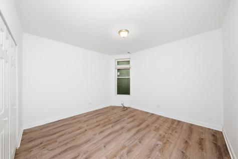 7724 South Essex Avenue Chicago IL 60649