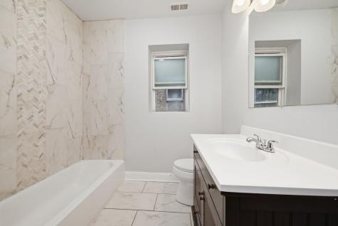 7724 South Essex Avenue Chicago IL 60649