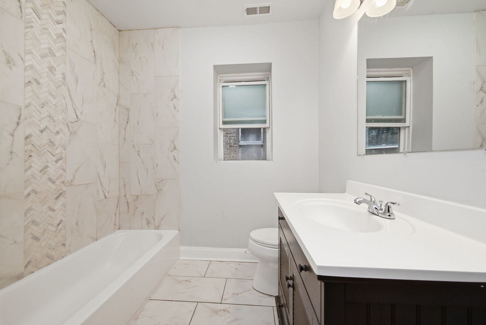 7724 South Essex Avenue Chicago IL 60649