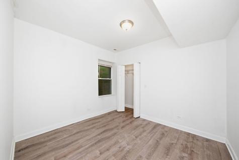 7724 South Essex Avenue Chicago IL 60649