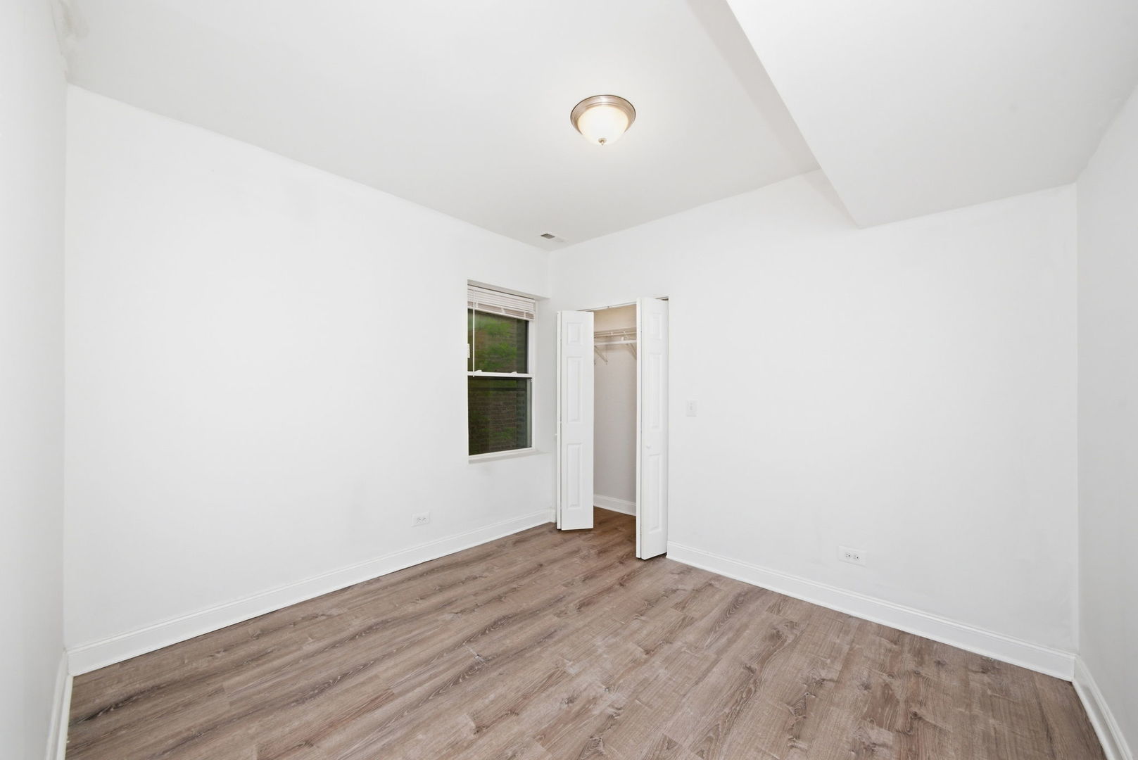 7724 South Essex Avenue Chicago IL 60649