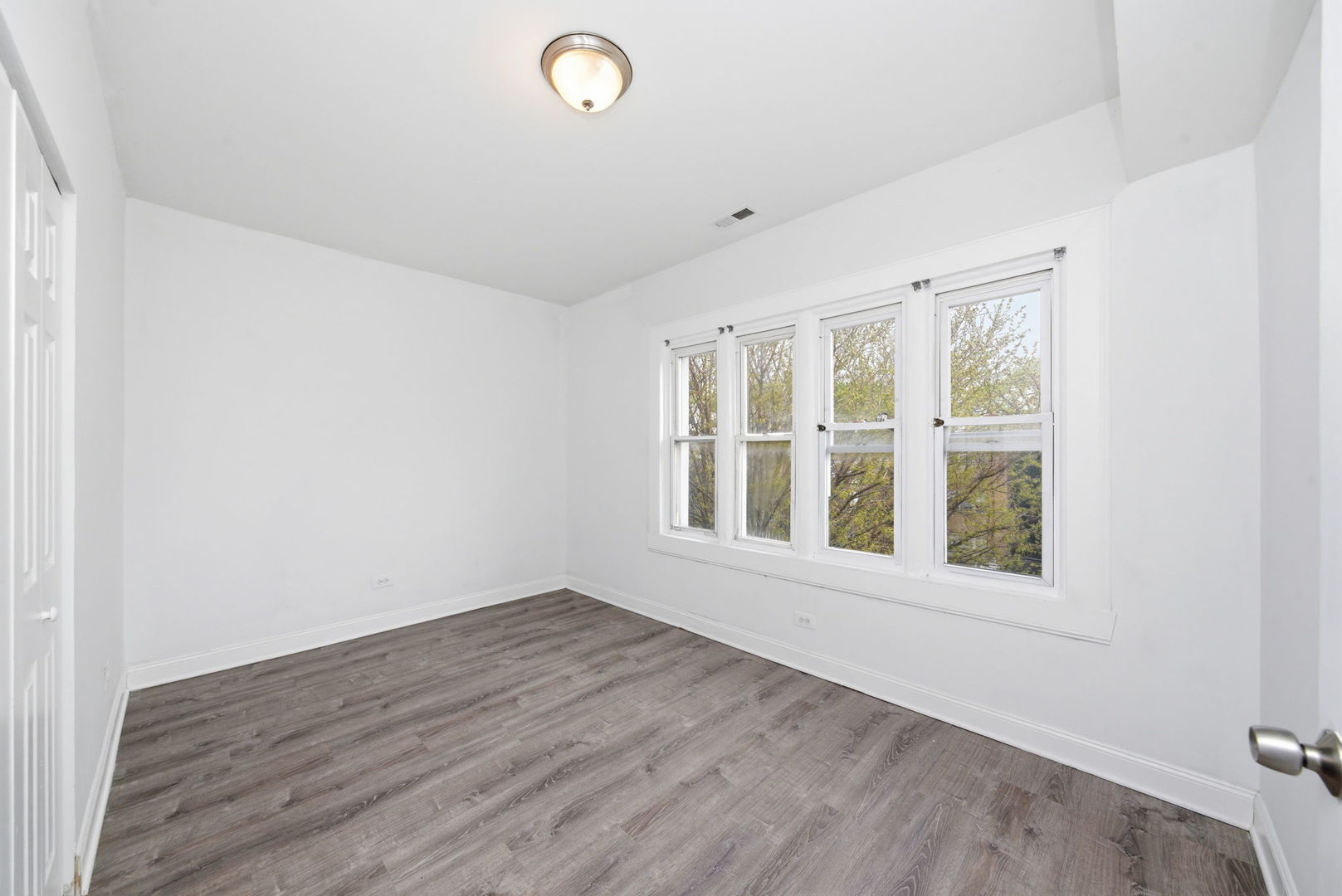 7724 South Essex Avenue Chicago IL 60649