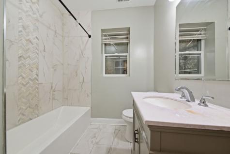7724 South Essex Avenue Chicago IL 60649