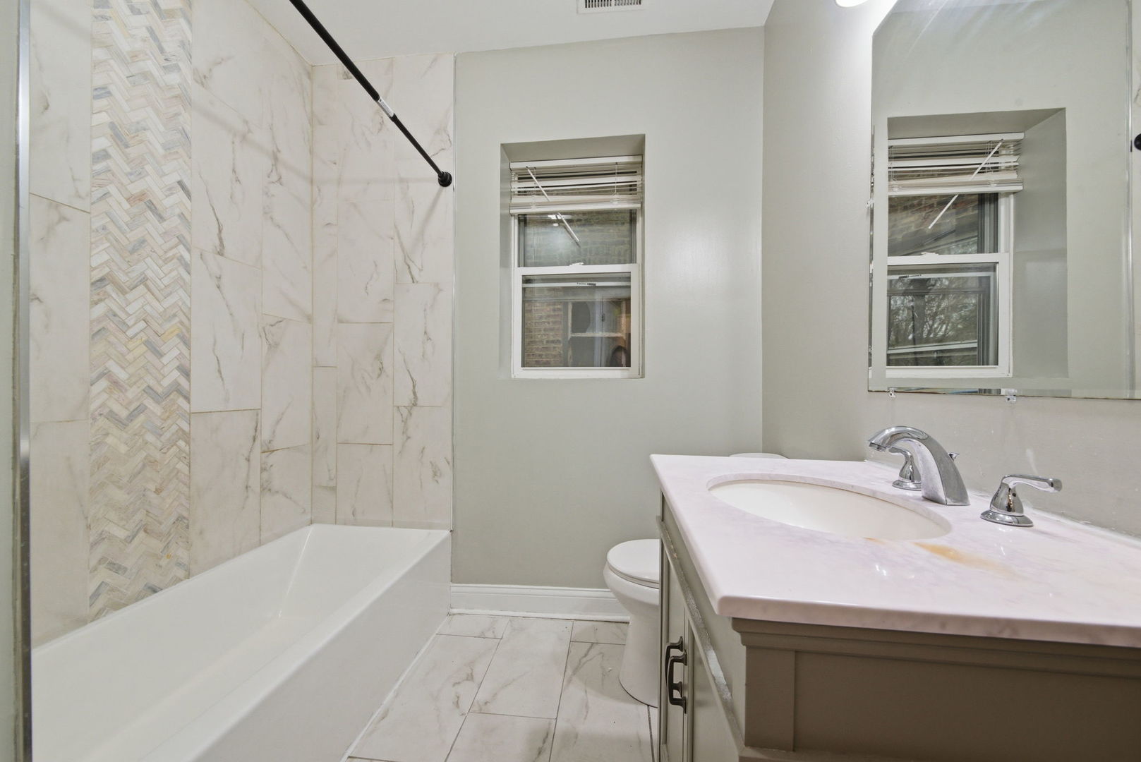 7724 South Essex Avenue Chicago IL 60649