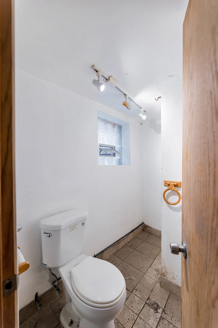 7255 South Artesian Avenue Chicago IL 60629