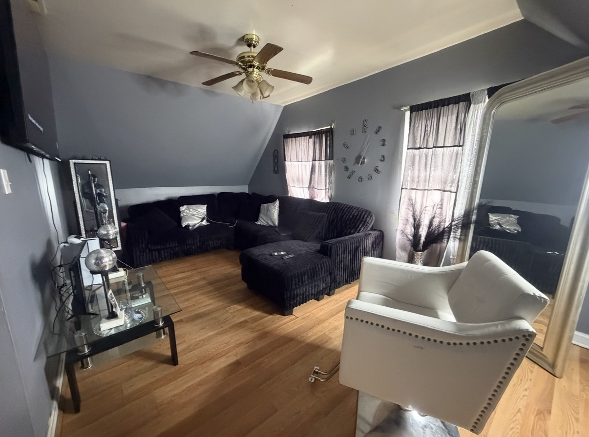 5444 West Walton Avenue Chicago IL 60651