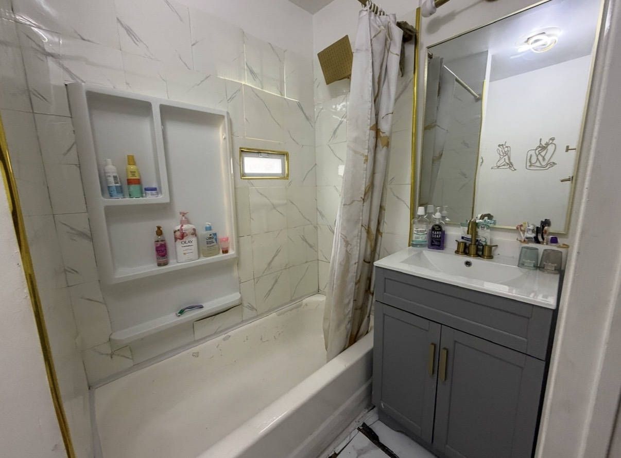 5444 West Walton Avenue Chicago IL 60651