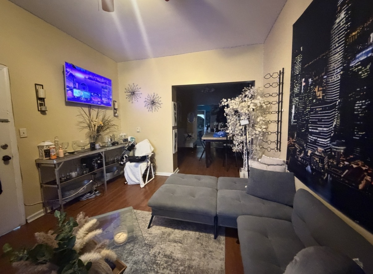 5444 West Walton Avenue Chicago IL 60651