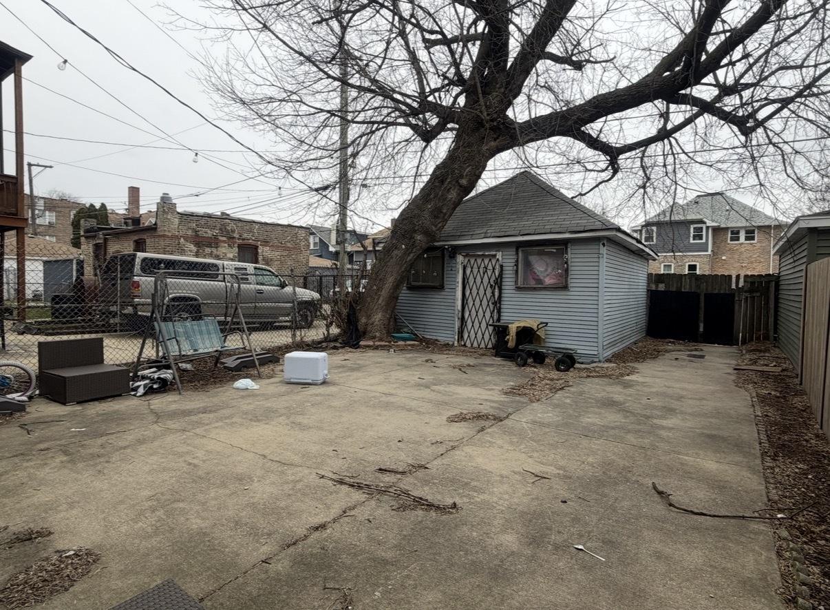 5444 West Walton Avenue Chicago IL 60651