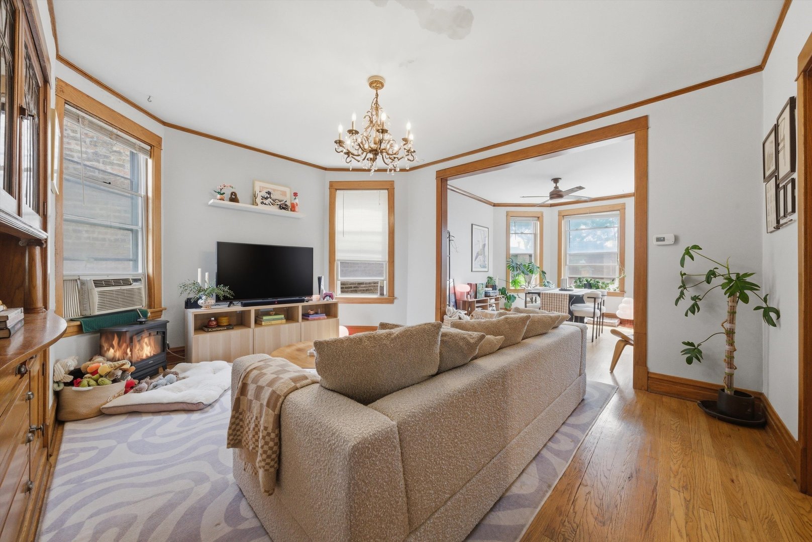3531 North Oakley Avenue Chicago IL 60618
