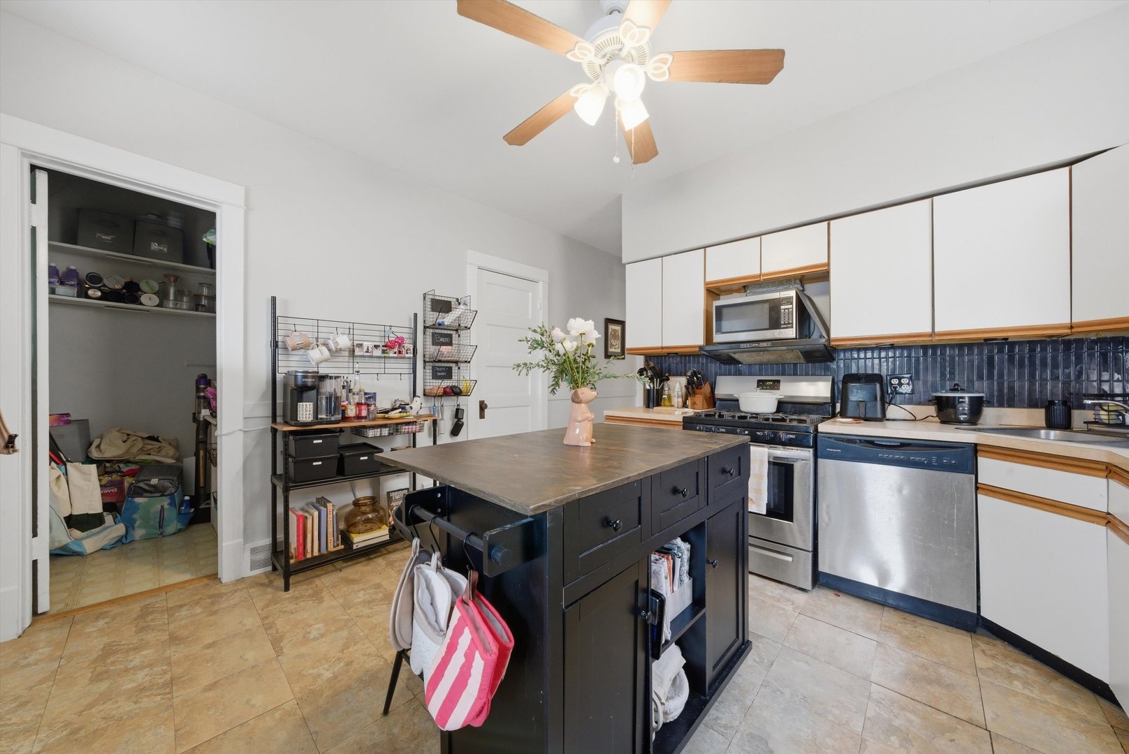3531 North Oakley Avenue Chicago IL 60618