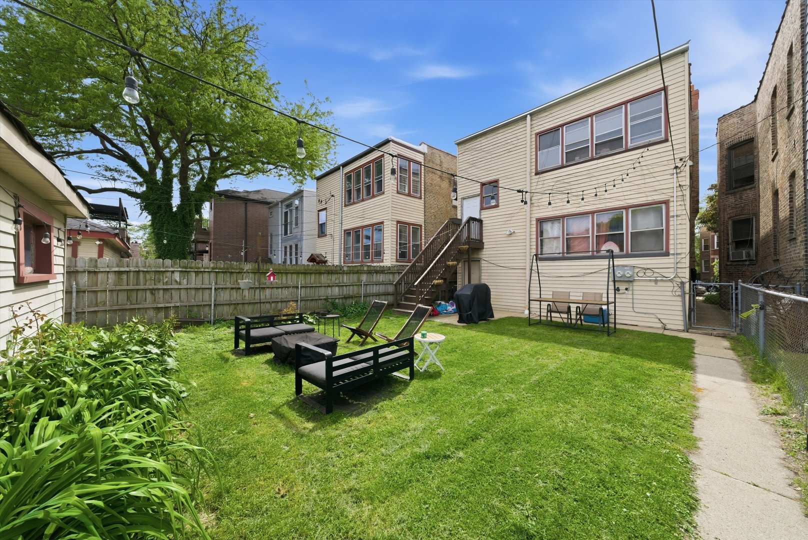 3531 North Oakley Avenue Chicago IL 60618