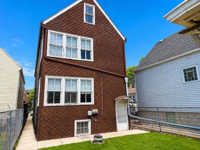 3024 West 40th Place Chicago IL 60632