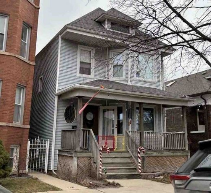 4904 West Byron Street Chicago IL 60641