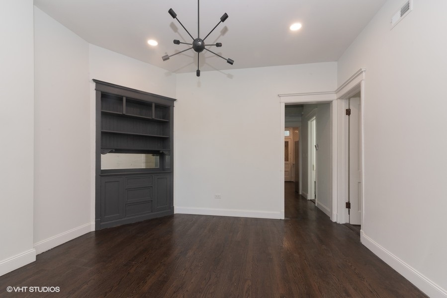 2843 West Fletcher Street Chicago IL 60618