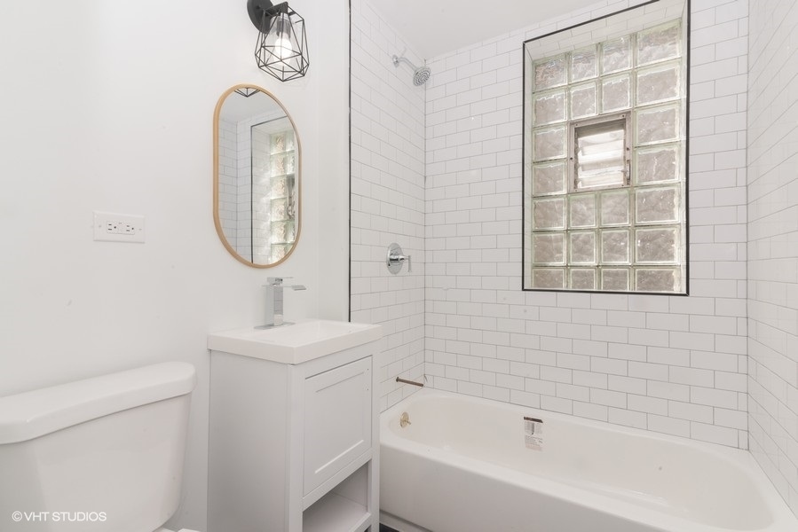 2843 West Fletcher Street Chicago IL 60618