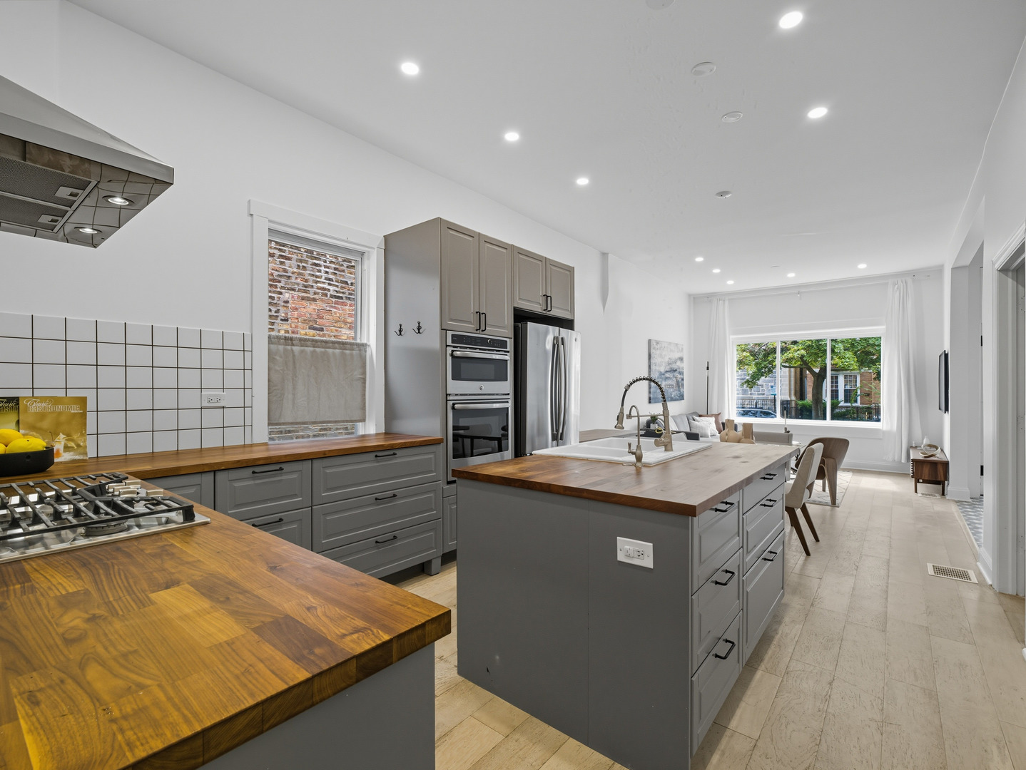 3306 West Le Moyne Street Chicago IL 60651