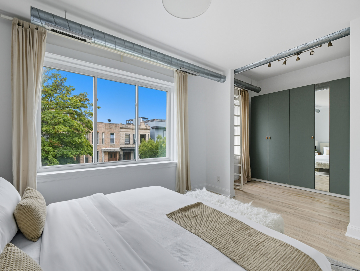 3306 West Le Moyne Street Chicago IL 60651