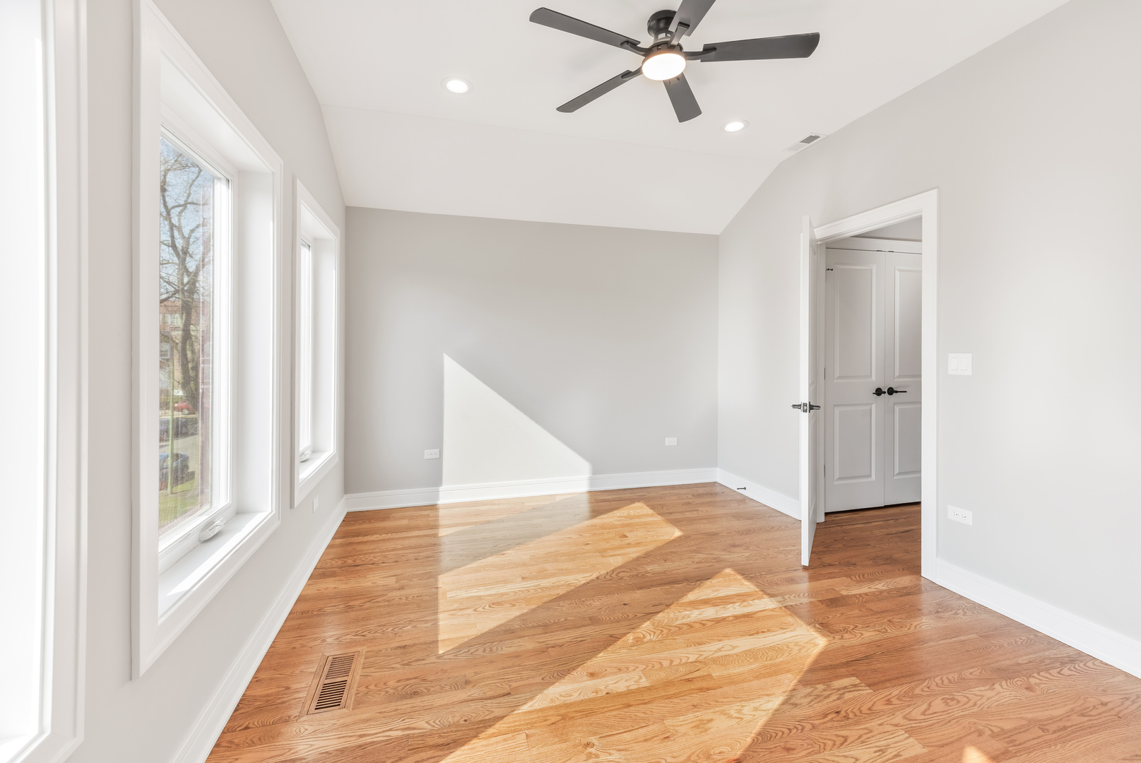 6639 South Langley Avenue Chicago IL 60637