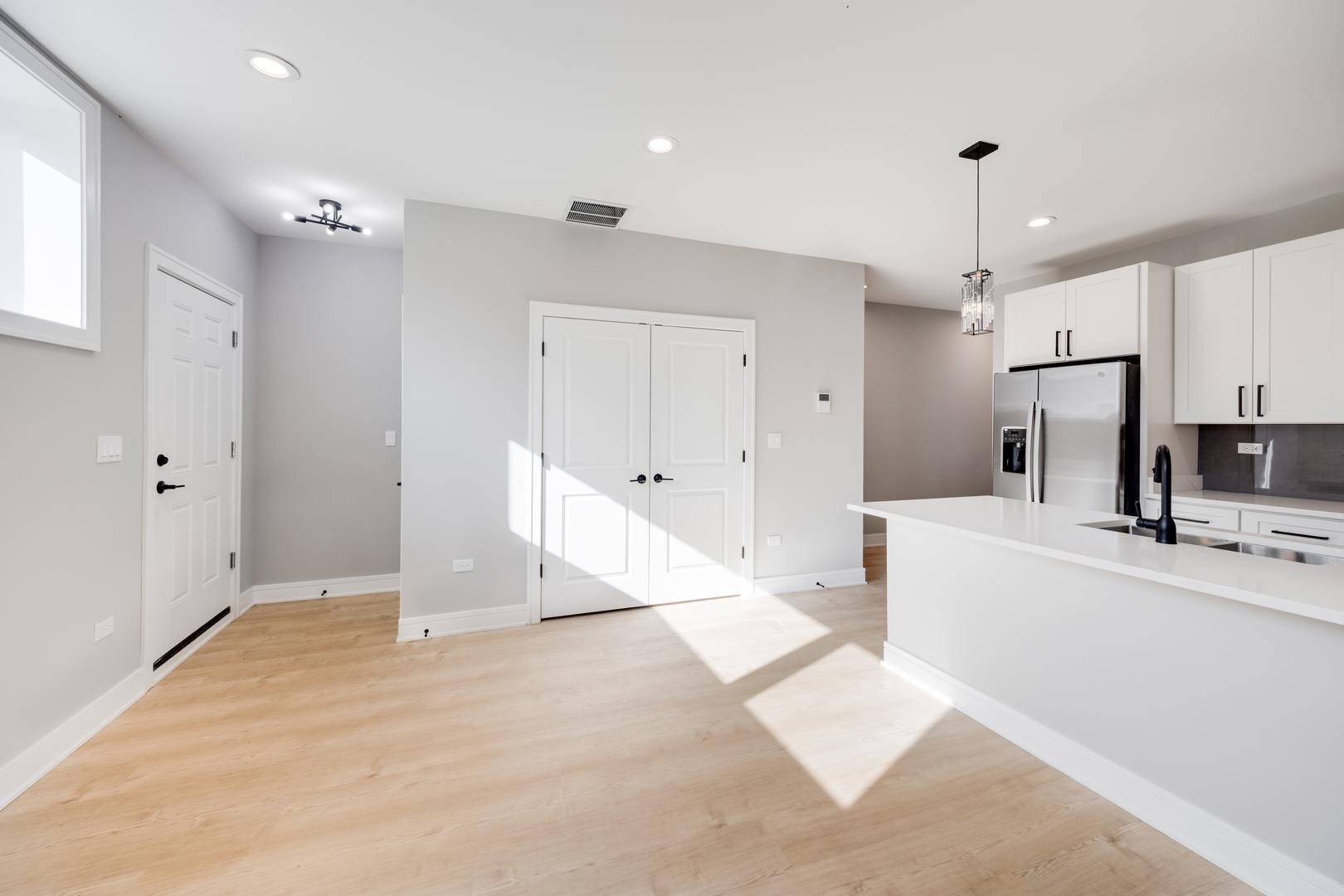 6639 South Langley Avenue Chicago IL 60637