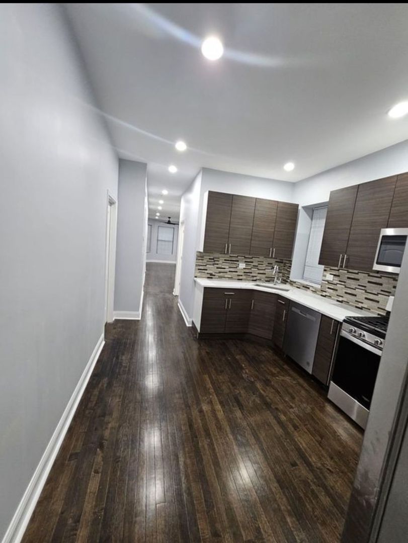 3251 West Evergreen Avenue Chicago IL 60651